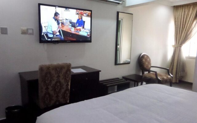 Larry Mitchelle Suites