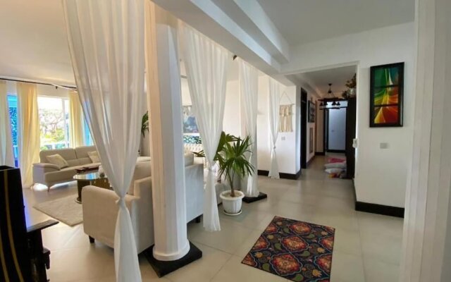 Lux Suites Hayana Palm Apartments