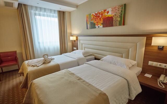 Central Plaza Hotel