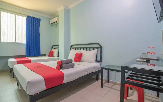 RedDoorz near Nagoya Citywalk Batam 2