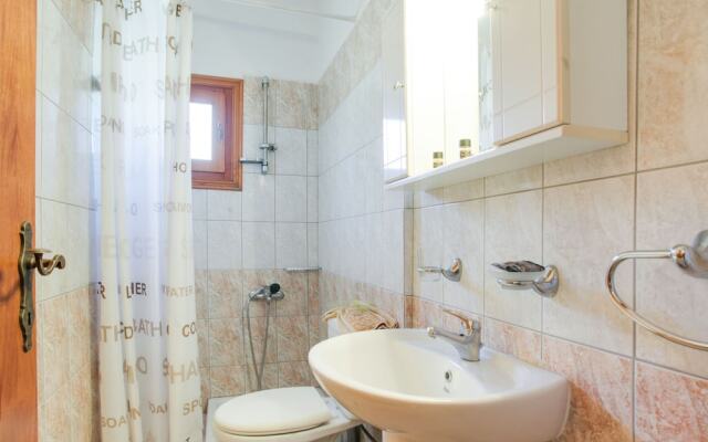 Quaint Holiday Home in Stournareika With Terrace