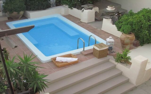 Lava Suites and Lounge