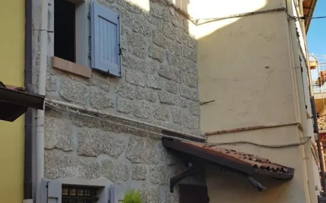 House on the Hills, 10 minutes from city center