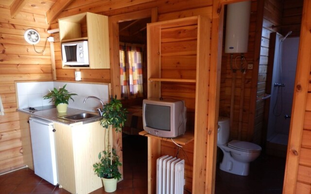 Attractive bungalow with a covered terrace, 1 km. from beach