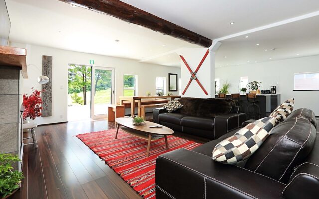 Hakuba Slopeside Chalet