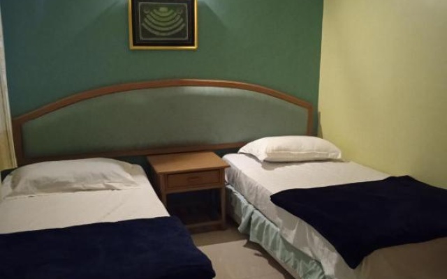 Santai Inn aprt 3 bilik Moslim Blok D w WiFi & Astro at Glory Beach Resort – Guest Rooms – Port Dickson