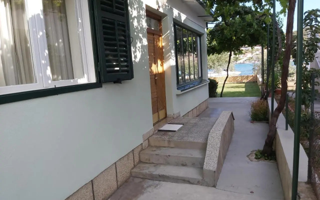 House Petar by sea
