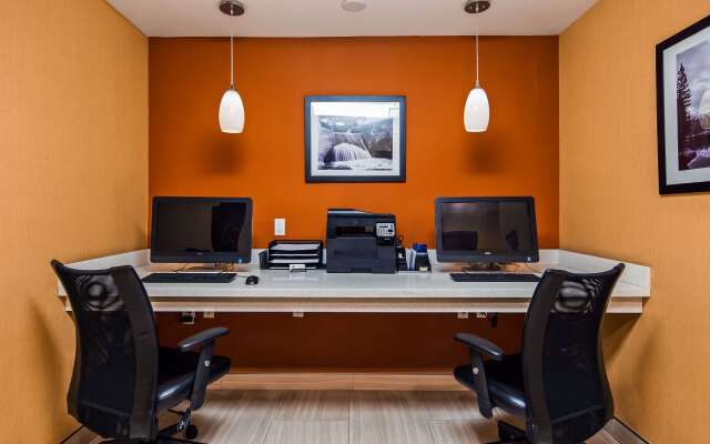 Best Western Plus Fresno Airport Hotel