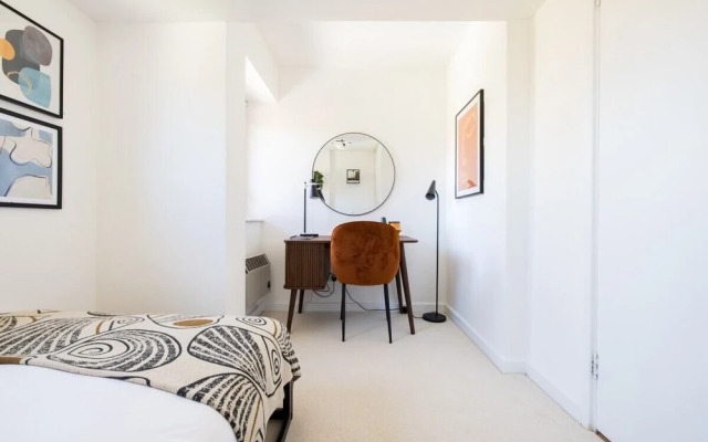 The Shadwell Secret - Contemporary 4bdr House