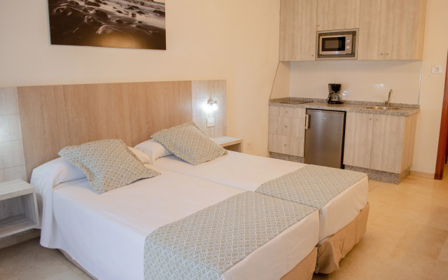 Klayman Olivina Aparthotel