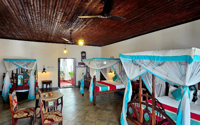 Dhow Palace Hotel
