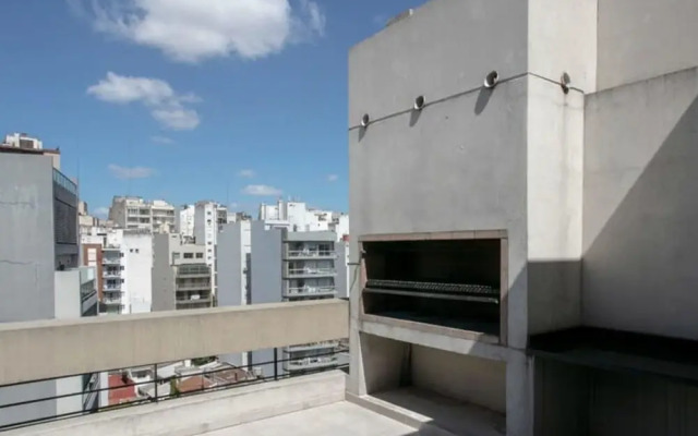 The Feather Comfortable Studio With Balcony