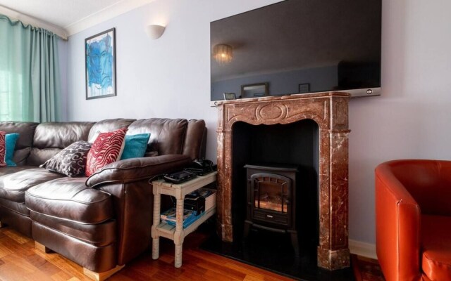 House With Sauna, hot Tub, gym & Parking