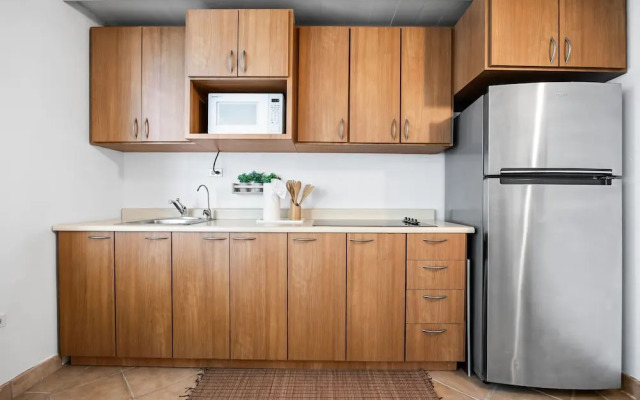 Golf Course Access Balcony Infinity Pool