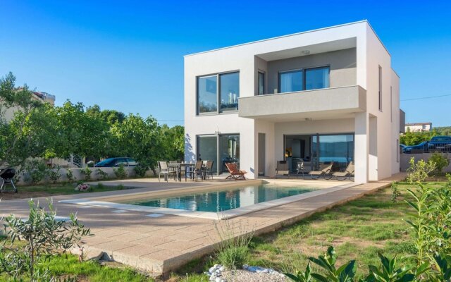 Swanky Villa in Turanj With Private Swimming Pool