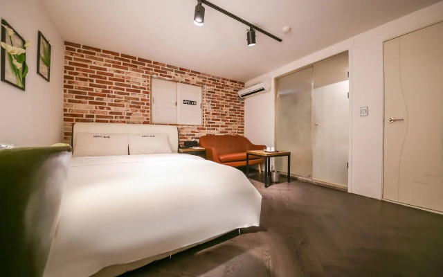 Cheonho Hotel August