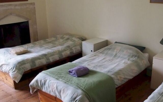 Monkton Wyld Court - Hostel