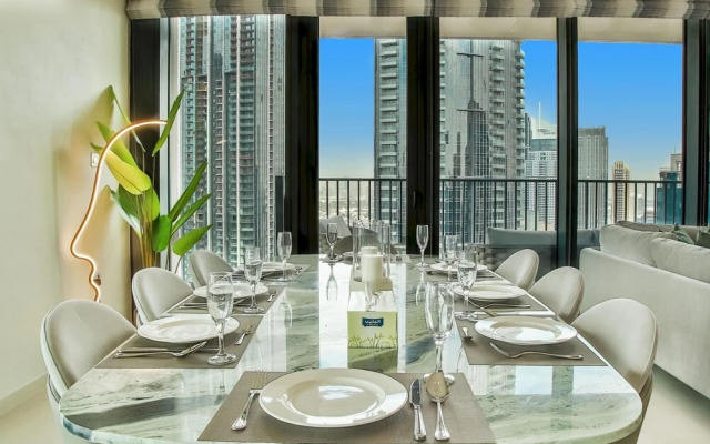 Hyp-lux 4BR Apt With Burj Khalifa View
