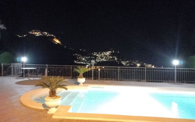 Private Apartment With Panoramic View of Taormina