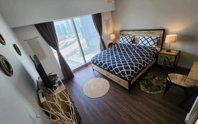 Cozy 1BR in Iconic Tower