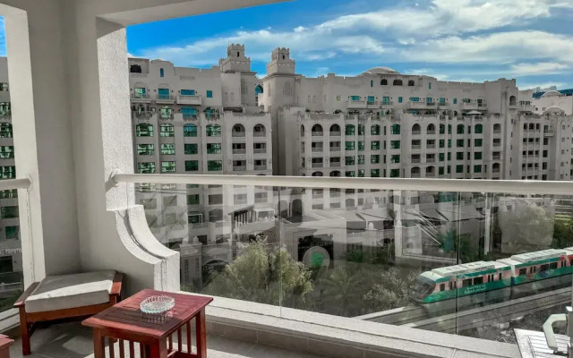Bright 2BR Apartment with Garden View