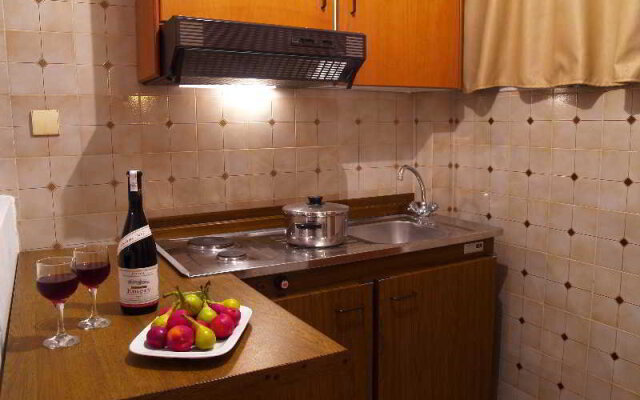 Sunny Studios & Apartments