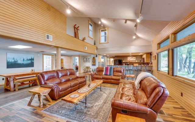 Spacious Old Forge Condo w/ Patio & Fire Pit!