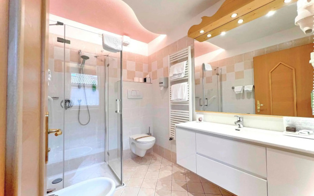 Alle Dolomiti Boutique Lake Hotel