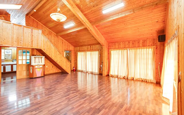 Gapyeong Gold Castle Pension