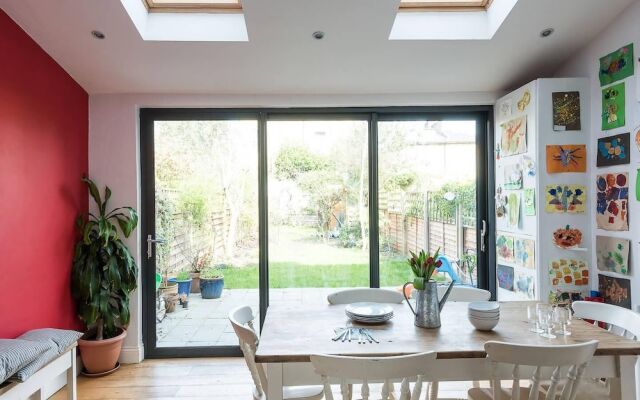 Fabulous 4BR Family Home in East London