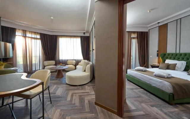Royal Hotel