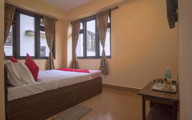 OYO 18455 Hotel Golden Shangrila