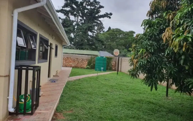 Posh 3 Bed Guesthouse in Hillside With Pool - 2039