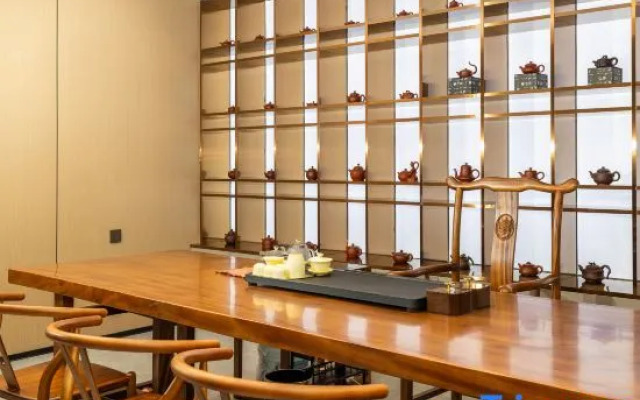 Yining Huan Zhu hotel.