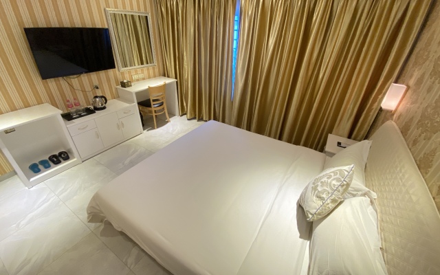 Lucky 8 Hotel