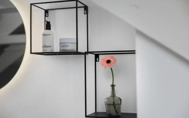 Green White Hotel Restaurant