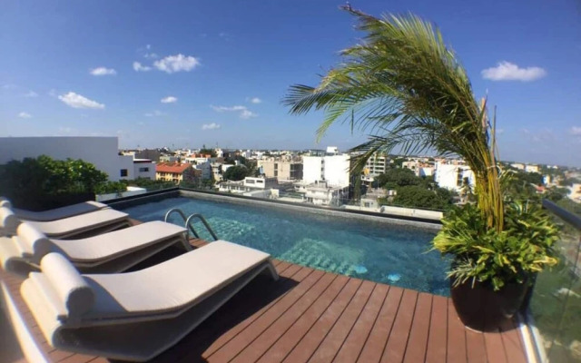 Modern Condo quiet and close to beach