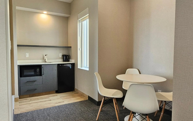 Vittoria Hotel and Suites