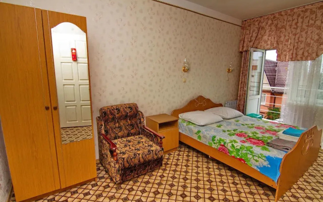 Lazur Guest House
