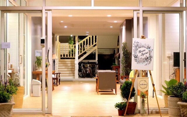 Baan Iyara Boutique City Hotel