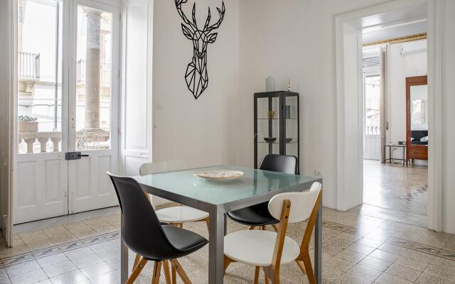 Cavour Apartment With Balcony by Wonderful Italy