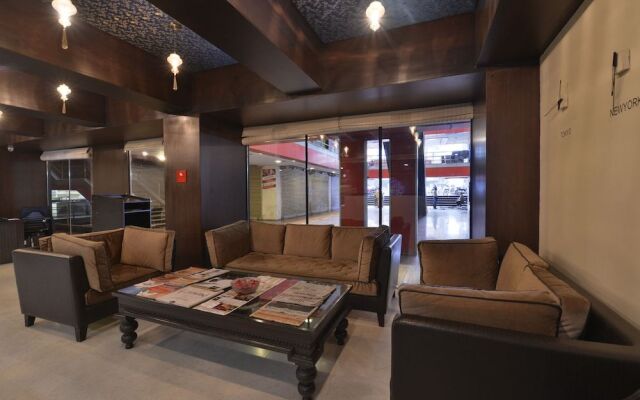 Hotel The Golden Oak Central by Citrus Prime