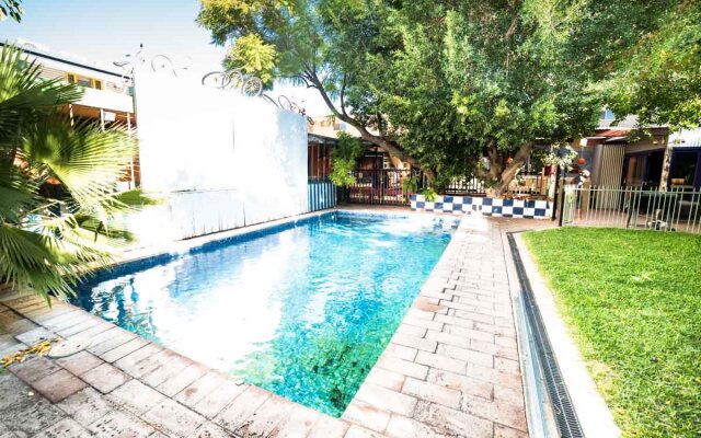 Jump Inn Alice Budget Accommodation