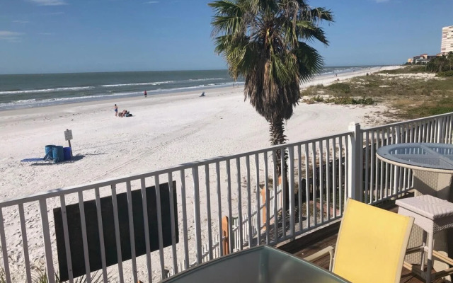 Misty Isles Redington Beachfront Suite 1