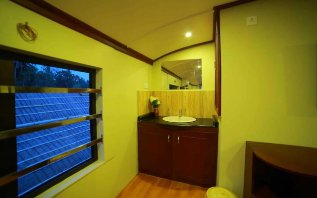 Cosy Houseboats