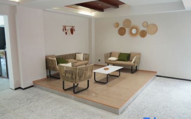 Xiaqing Canyon Creekside Homestay