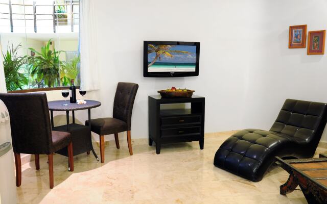 El Taj Oceanfront & Beachside Condo Hotel