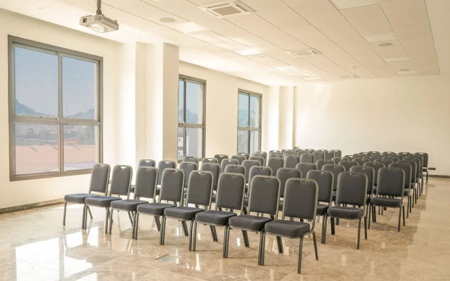 Star Land Hotel Bastos