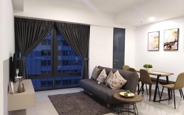 Georgetown Tropicana 218 Sea-View Condo 3R2B
