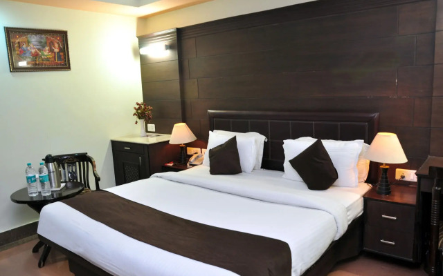 Foxoso Taj View Hotel